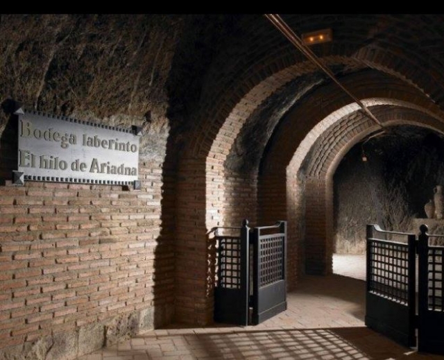  entrée de la cave Ariadna thread 
